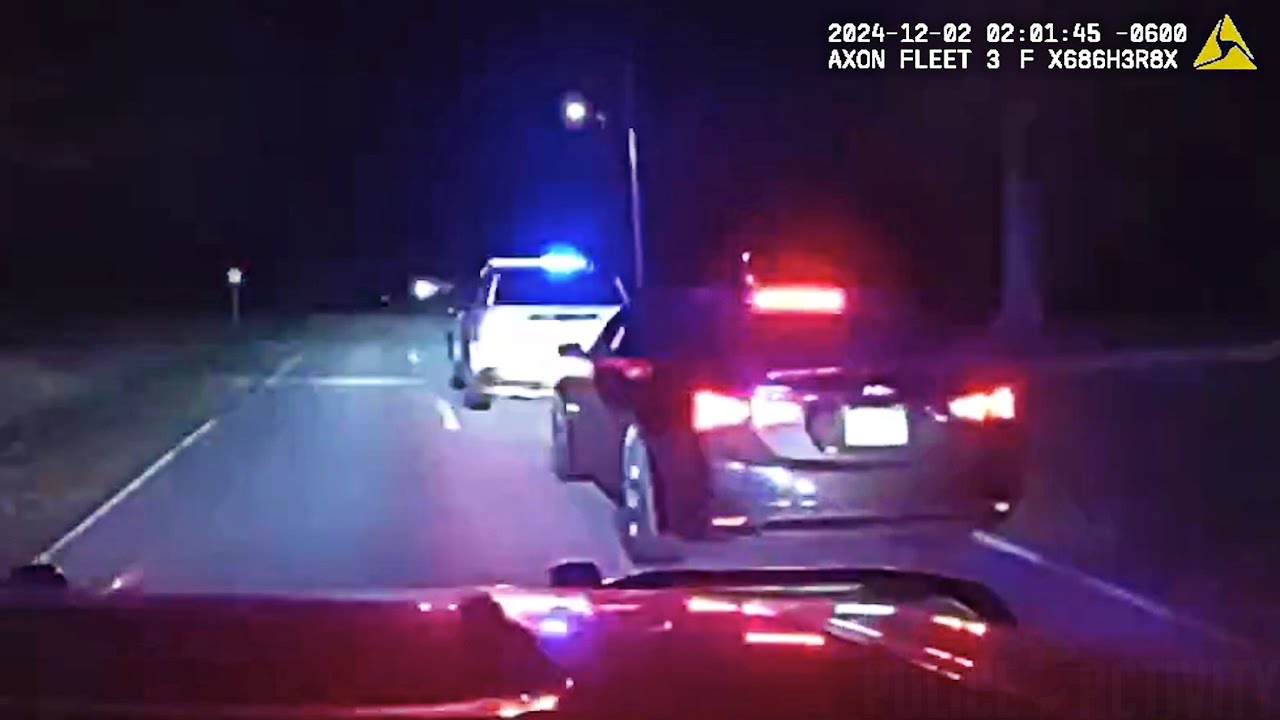 Illinois Deputies Save Pregnant Woman in Runaway Car