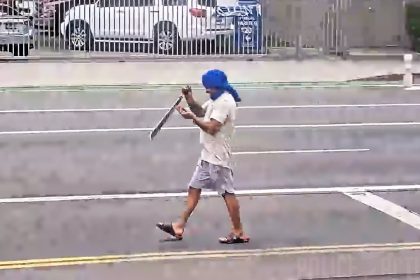 LA Officers Shoot Suspect Armed With Machete