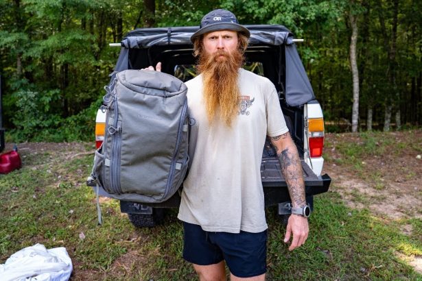 What A Navy SEAL REALLY Carries Everyday