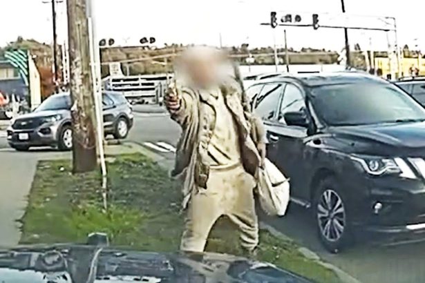 Seattle Police Officers Shoot Man Armed With Gun
