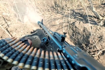 🔴 Ukraine War – Ukrainian MG3 Machine Gunners In Heavy Trench Combat • Insane Russian GoPro Footage