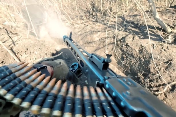 🔴 Ukraine War – Ukrainian MG3 Machine Gunners In Heavy Trench Combat • Insane Russian GoPro Footage