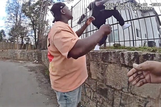 Community Member Helps Police Convince Suspect To Surrender After Escape