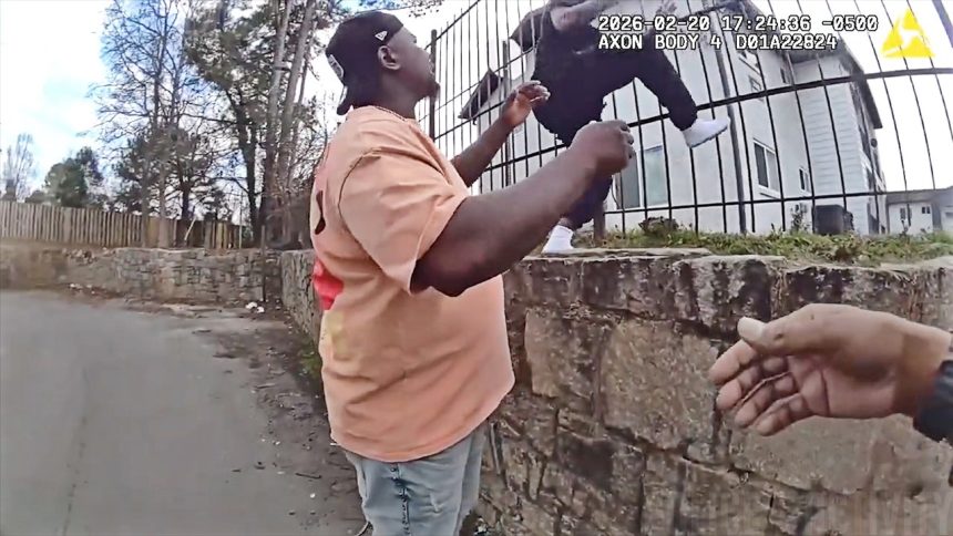 Community Member Helps Police Convince Suspect To Surrender After Escape