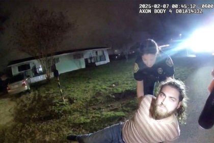 Boyfriend Shoots Girlfriend Over a Flirty Text Message & Calls 911 to Confess