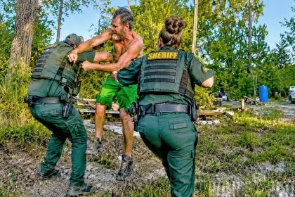 Florida Man Refuses To Surrender and Fights Deputies