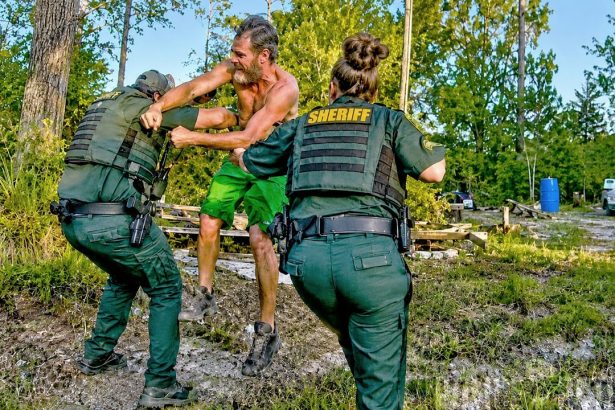 Florida Man Refuses To Surrender and Fights Deputies
