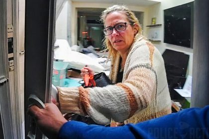 Woman Calls 911 for Heart Attack Then Charges Officers With Knife