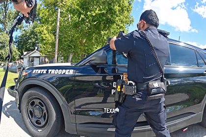 Houston Officers Shoot Man Armed With Rifle on Front Porch